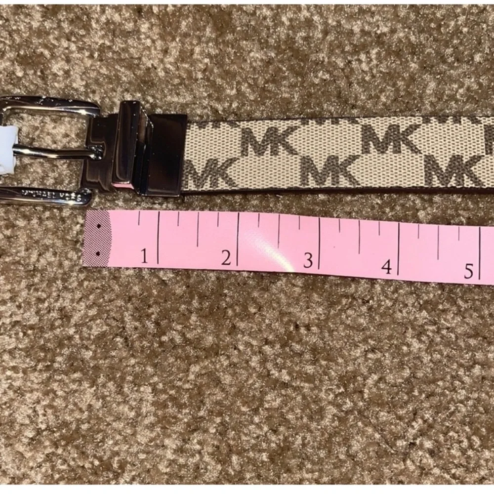 MICHAEL KORS Genuine Leather Twist Reversible MK Logo Belt. Size Medium. NWT
